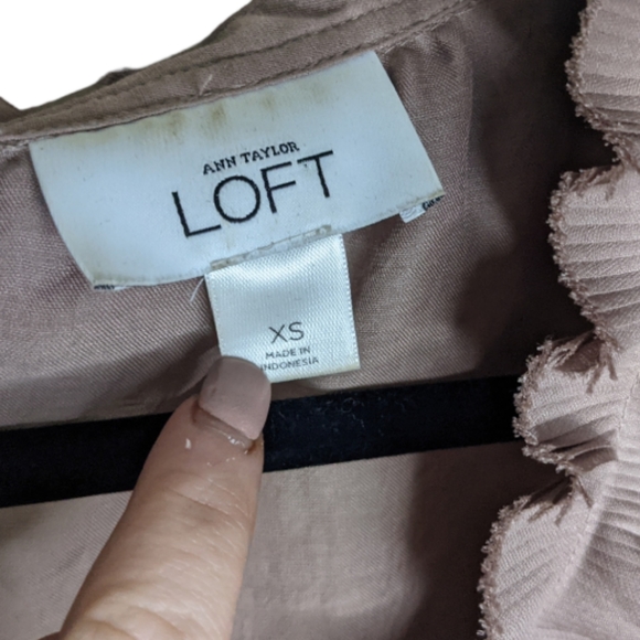 Ann Taylor LOFT Women's Taupe Ruffle Blouse 👚✨ - Picture 3 of 9